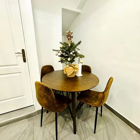 Cozy With Garden Apartment